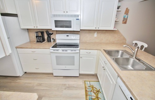 Point East Condo | ✨Cheery Ocean View Condo with Great Amenities-Point East 213✨