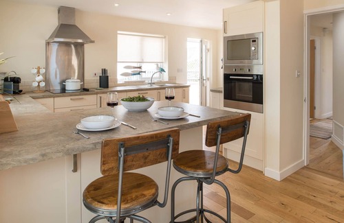 Rhosneigr House | Chelford: Pet-friendly holiday home, for 6 in Rhosneigr