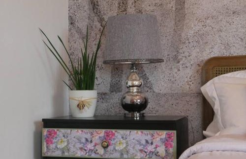 Cheltenham Apartment | Cheltenham accommodation -self-catering-2 bedrooms
