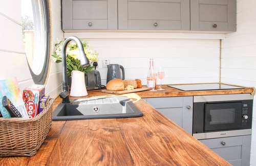 Diddlebury Cottage | CHERRY BLOSSOM, with hot tub in Ludlow