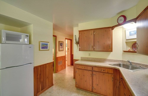 Fish Creek Cottage | 'Cherry Cottage' - Walk to Peninsula State Park!