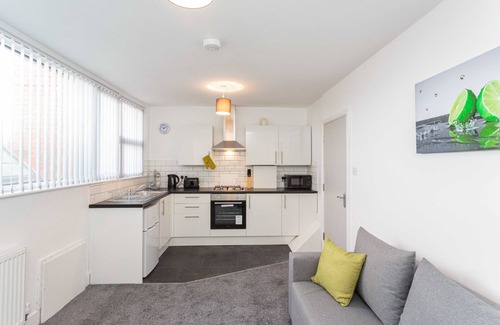 South Shore Apartment | Cherry Property - Hornby Road - Lemon suite