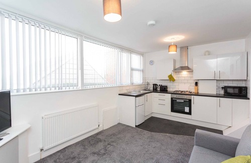 South Shore Apartment | Cherry Property - Hornby Road - Lemon suite