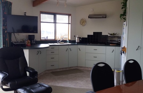 Taupo Apartment | Cherry Vista - self contained 2 bedroom apartment