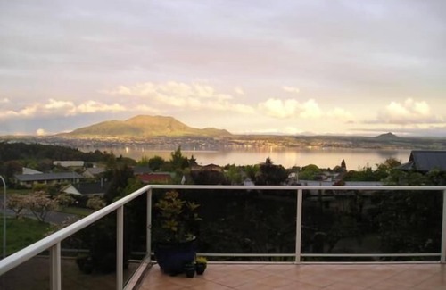Taupo Apartment | Cherry Vista - self contained 2 bedroom apartment
