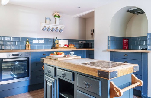 North Creake Cottage | Cherryhill - sleeps 5 guests in 3 bedrooms