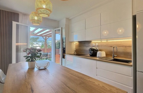 Hyeres City Centre Apartment | Chez Clément - Spacious, bright apartment near downtown