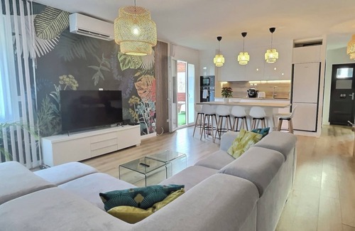 Hyeres City Centre Apartment | Chez Clément - Spacious, bright apartment near downtown