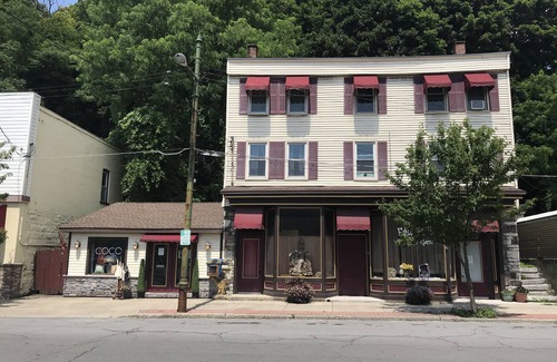 Little Falls Apartment | Chez Coco-A shabby chic flat decorated with a Paris apartment in mind.