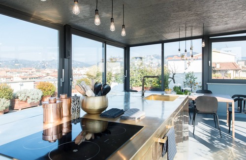 Santissima Annunziata Apartment | Chez Geraldine- Charming Rooftop Apartment in Florence