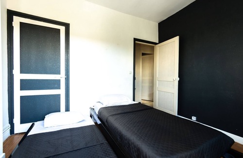 Tourcoing Bed & Breakfast | Chez L'hôte shared room