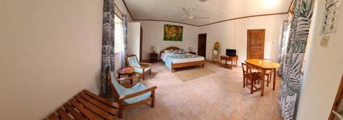 Praslin Island Bed & Breakfast | Chez Lester