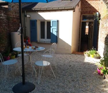 Guise House | Chez Louise