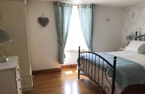 Pageas House | Chez Lucy Gite with private pool in a tranquil setting. Free fibre Sleeps 4/6