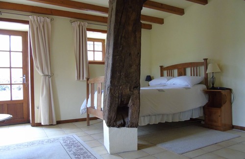 Varaignes Cottage | Chez Marot is a very comfortable light and atmospheric one bedroom gite.
