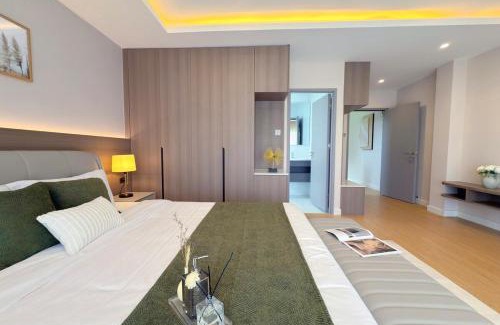 Wat Ket Villa | Chiang Mai City Center Luxury Pool Villa 4 Bedrooms 5 Bathrooms, Close to Chang Klan Road Business District, Chiang Mai Inner Ring, 5-Star Luxury Pool Holiday Villa