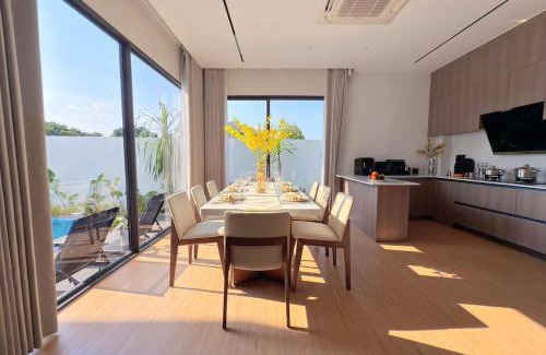 Wat Ket Villa | Chiang Mai City Center Luxury Pool Villa 4 Bedrooms 5 Bathrooms, Close to Chang Klan Road Business District, Chiang Mai Inner Ring, 5-Star Luxury Pool Holiday Villa