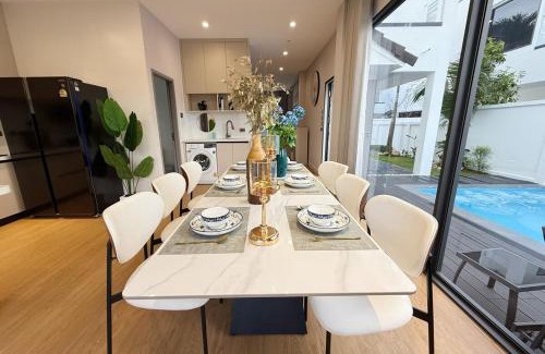 Wat Ket Villa | Chiang Mai near the old city brand new luxury single pool villa five-star villa B&B resort 4 bedrooms 5 bathrooms modern minimalist luxury decoration bring your luggage to stay