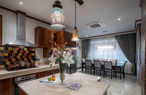 Hang Dong Villa | Chiang Mai's Best Villa, Garden Paradise, A/C, Free Breakfast, Pool, Van, Chef