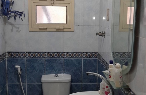 Nasr City Apartment | Chic 1-bedroom apartment with WiFi, AC in brilliant Cairo Governorate