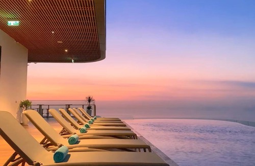 Ha Long Apartment | Chic 1-bedroom apartment with AC, walk to beach, WiFi in wonderful Hạ Long Bay