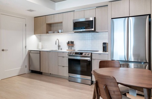 Downtown San Francisco Apartment | Chic 1-bedroom apartment with AC, fitness room in fabulous San Francisco