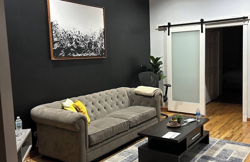 The Gap Apartment | Chic 1-bedroom apartment,15mims from downtown