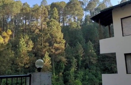 Sukha Apartment | Chic 1-bedroom apartment in Sukha with fitness room, WiFi, AC
