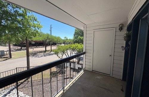 Lake Highlands Apartment | Chic 1-bedroom apartment with AC, WiFi in awesome Dallas