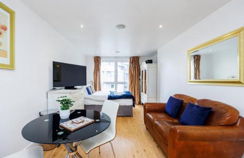 Sands End Apartment | Chic 1BED Waterfront Studio Retreat