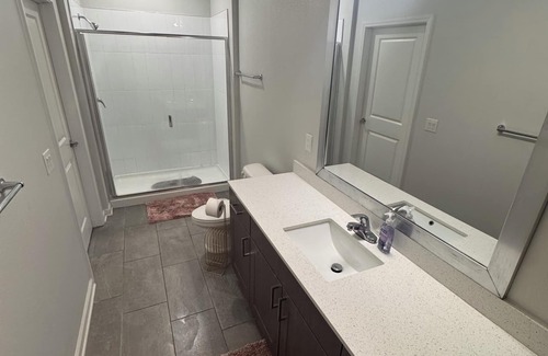Daytona Beach Apartment | Chic 1BR- 24hr gym, pool & grill Near Beach, Speedway & Stadium