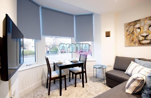 Grove Apartment | Chic 1BR Apartment 30% Off Long Stays Kingston