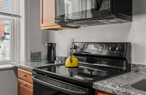 West Philadelphia Apartment | Chic 1BR Apartment in Philly