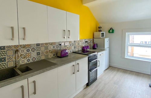 Llandudno Apartment | Chic 2-Bed Llandudno Apartment Near Beach & Attractions - sleeps 4 guests in 2 bedrooms