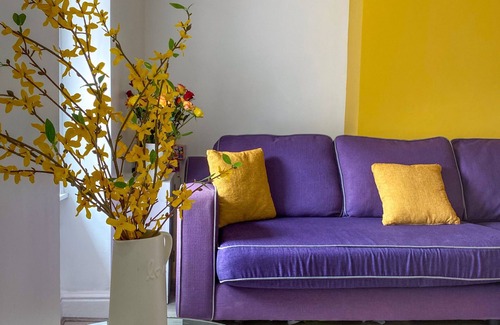 Llandudno Apartment | Chic 2-Bed Llandudno Apartment Near Beach & Attractions - sleeps 4 guests in 2 bedrooms
