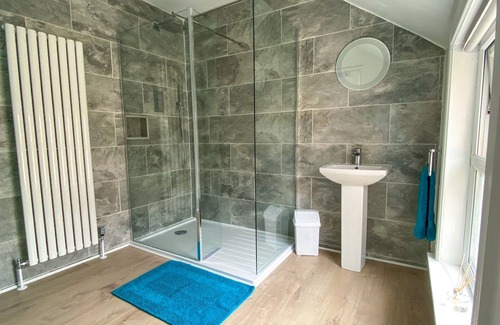 Llandudno Apartment | Chic 2-Bed Llandudno Apartment Near Beach & Attractions - sleeps 4 guests in 2 bedrooms