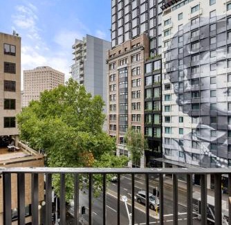 Surry Hills Apartment | Chic 2-Bedroom in Surry Hills