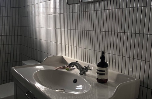 Dogok-dong Apartment | Chic 2-bedroom with WiFi and AC in trendy Seoul