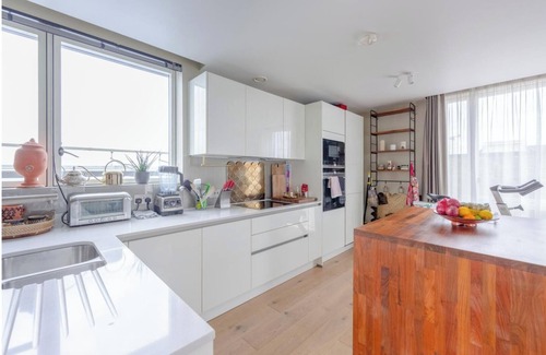 Queen's Park Apartment | Chic 2BD Flat with Roof Terrace, Ladbroke Grove