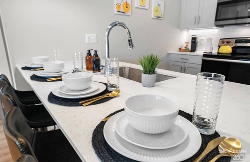 Rogers Apartment | Chic 2BR/2BA Apt. Near UARK, Walmart Campus & Gym + Workspace