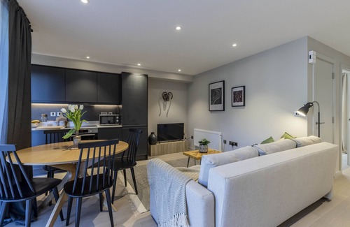 Backbarrow Apartment | Chic 2BR Apartment in Backbarrow for Small Groups