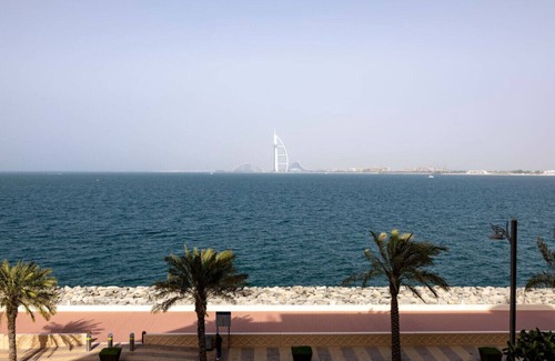 Palm Jumeirah Apartment | Chic 2BR Apartment with Spectacular Sea Views