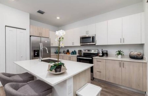 Survey Creek House | Chic 3BR Resort-Style Retreat