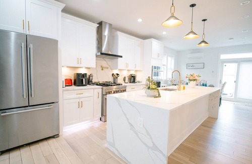 Park View House | Chic 4BR/3.5BA DC Retreat |Rooftop & Free Parking!