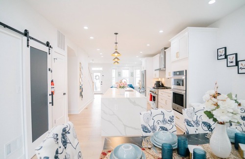 Park View House | Chic 4BR/3.5BA DC Retreat |Rooftop & Free Parking!