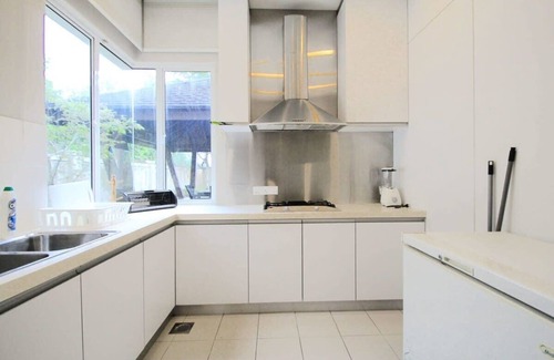 Cheras House | Chic 4BR Oasis with Gazebo, Your Dream Getaway