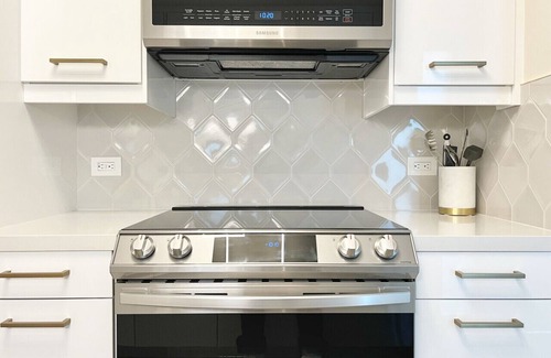 Little Italy Apartment | Chic Acqua Vista Condo