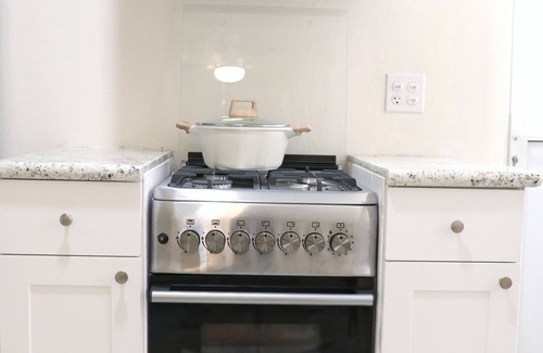 South Hill Apartment | Chic and Cozy Studio in lovely South Hill Village