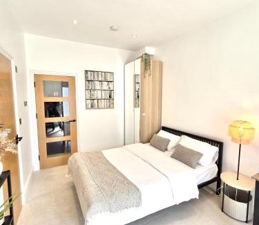 Leyton Apartment | Chic Apartment E10