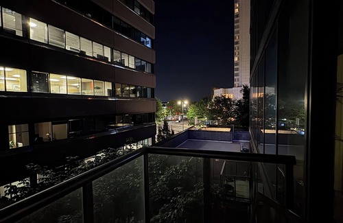 Lenox Apartment | Chic apartment is with WiFi and fitness room in perfect Atlanta